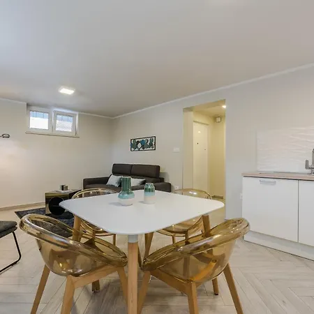 Karla Apartment *